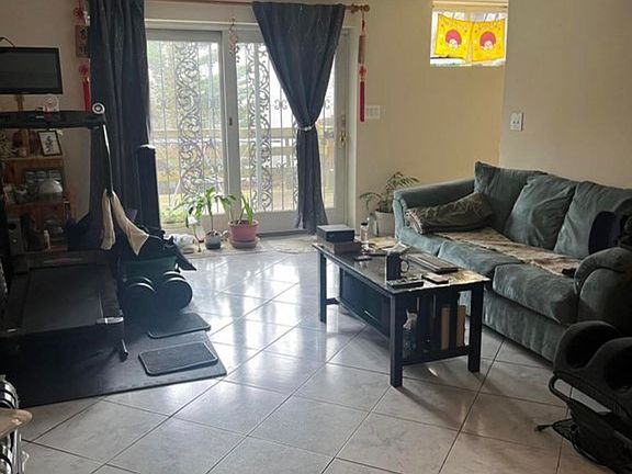 2nd image of 1428 Victory Blvd Floor 1