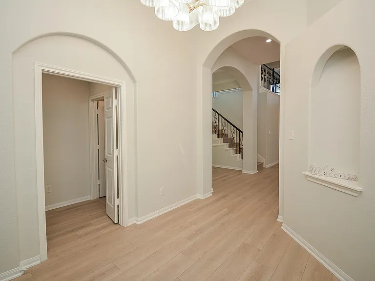 6403 Edinburgh Ct — Photo 4