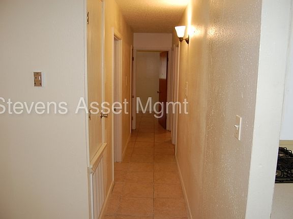 5th image of 1035 Meadowview Dr