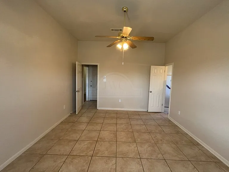 3906 Lone Oak Dr — Photo 15