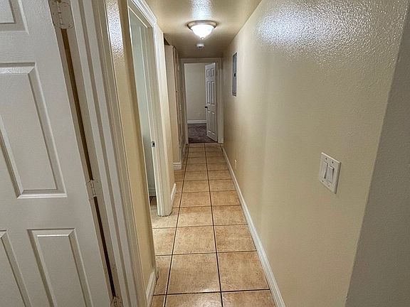 5th image of 921 E 109th Pl