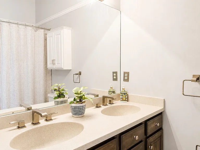 250 The Pines Dr — Photo 12