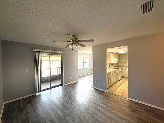 4th image of 417 Banana Cay Dr APT H