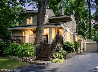 580 Elkinford Dr, White Lake, MI