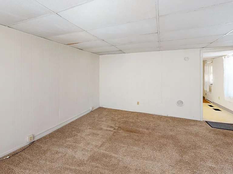 212 E Walnut St — Photo 19