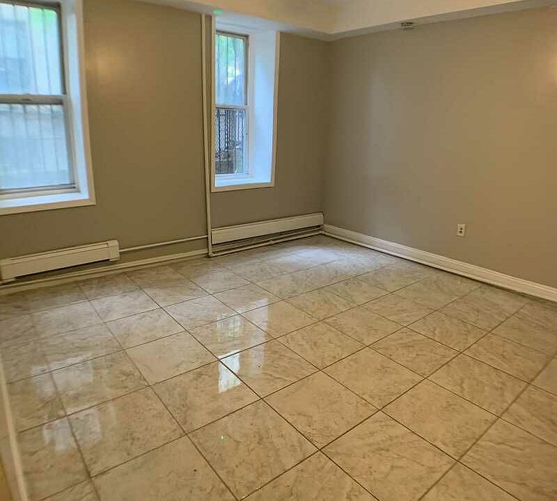 1st image of 394 Montgomery St #1FB