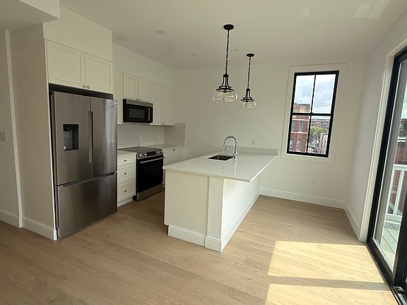 2nd image of 32 Orkney Rd #3D
