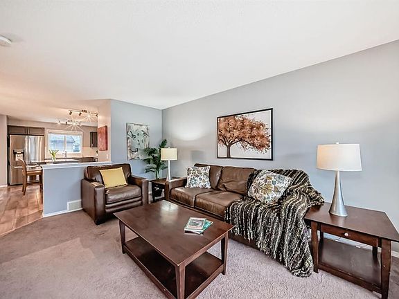 5th image of 44 W Legacy Cres SE