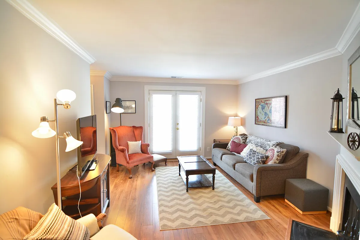 Building Photo - 2627 S Walter Reed Dr #B