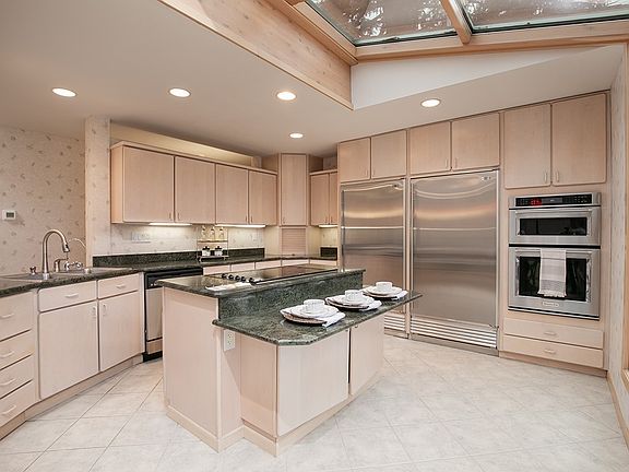 2nd image of 545 Beverly Hill Blvd