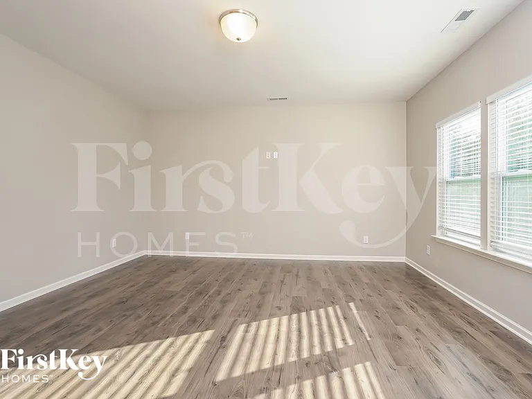 2377 Dukes Hollow Ct — Photo 3