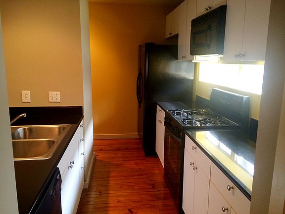 Kitchen with gas stove, granite, lots of cabinet space