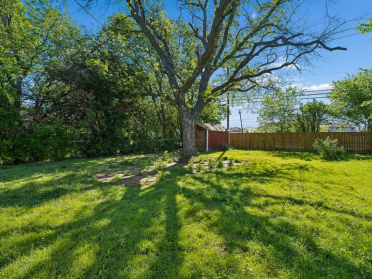 2821 S Hills Ave — Photo 27