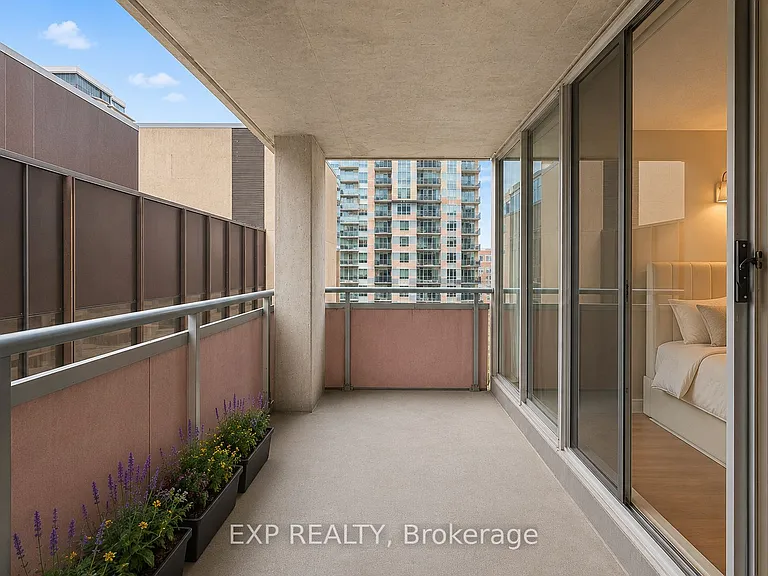 160 George St #1505 — Photo 27