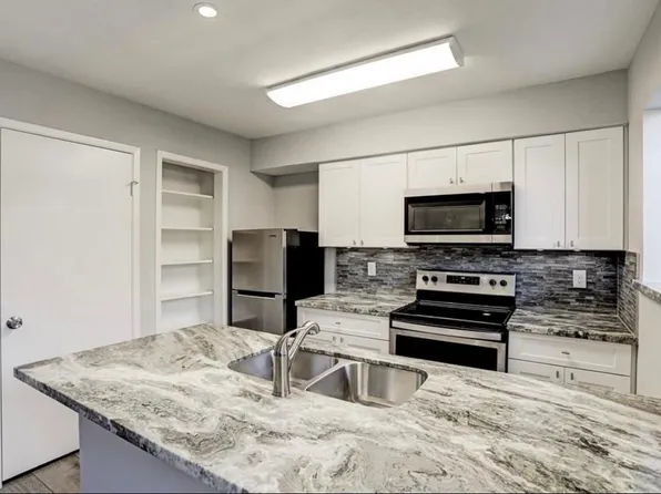 2120 Wilcrest Dr APT 103, Houston, TX 77042