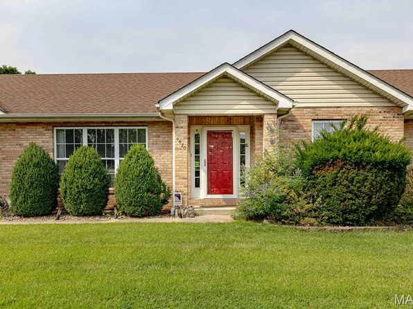 4870 Country Club Dr, High Ridge, MO 63049