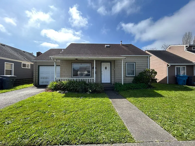 1717 Iverson Ave — Photo 1