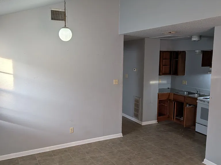 4123 Old Hearne Rd #B — Photo 12