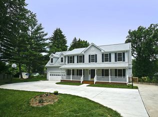 6904 Haycock Rd, Falls Church, VA 22043