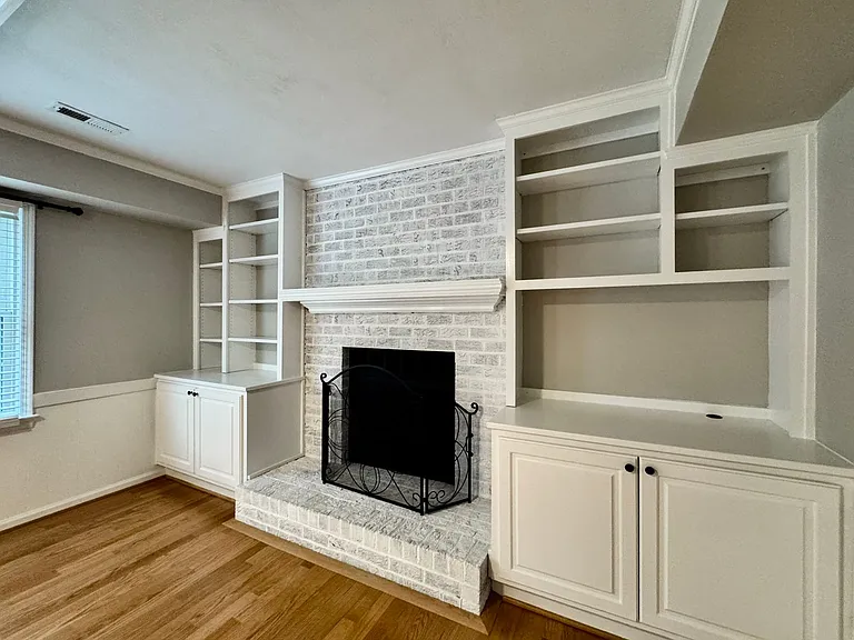 965 Commodore Dr — Photo 18
