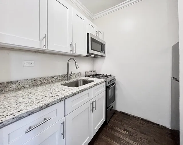 1257 West Lunt Ave — Photo 5