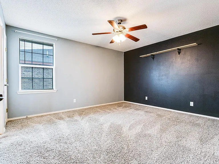 1221 Elmo Ln — Photo 16