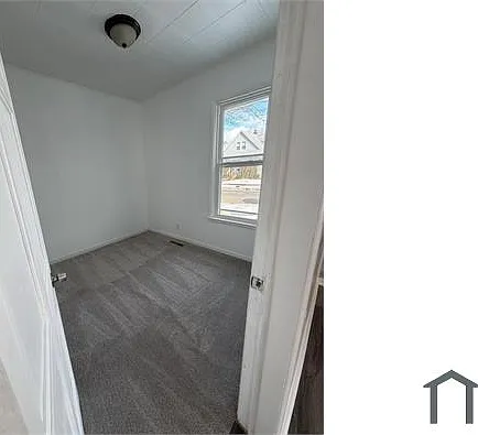 3 bed, 912 sqft, $1,300 — Photo 3