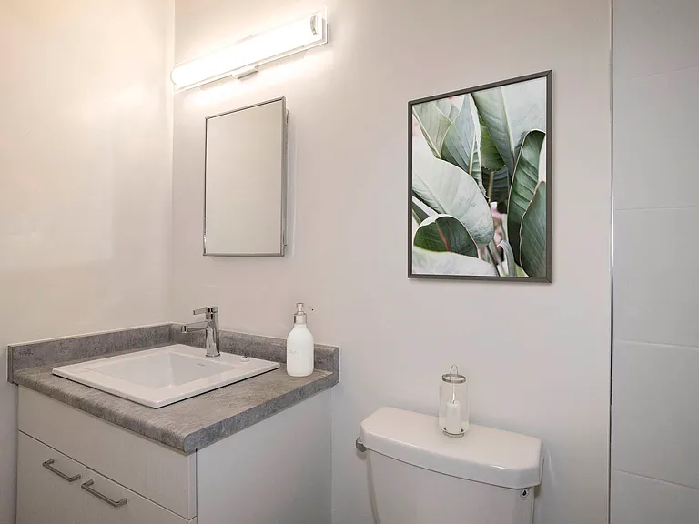 405 Commissioners Rd W — Photo 7