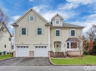 21 Barclay Ct, Middlesex, NJ 08846