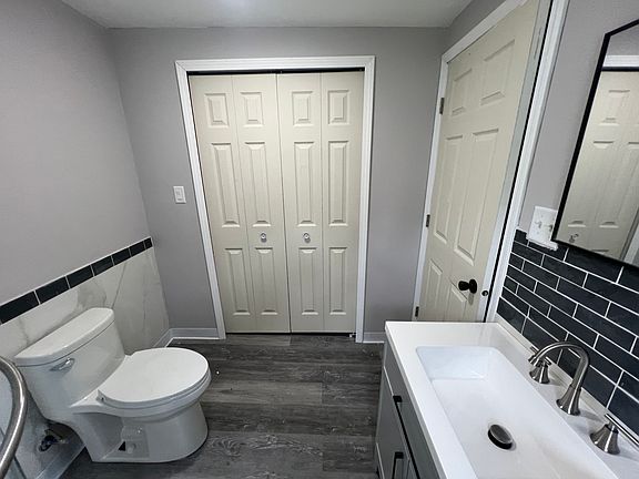 3rd image of 809 S Circle Dr E