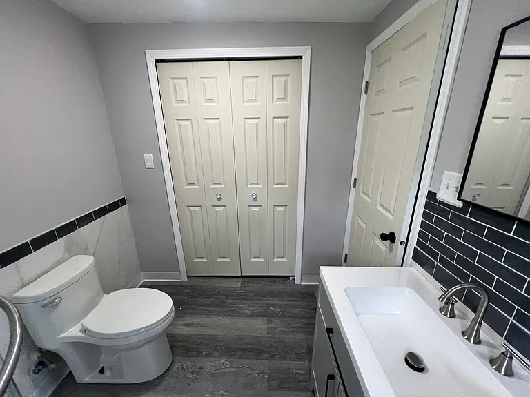 809 S Circle Dr E — Photo 3
