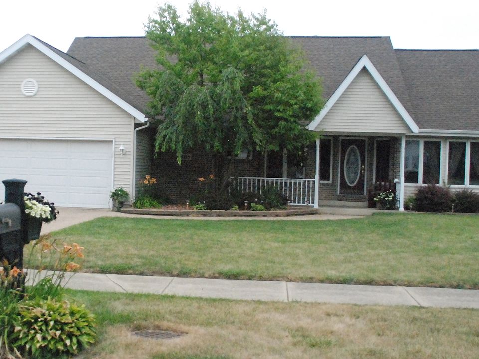 1st image of 985 S Linda St