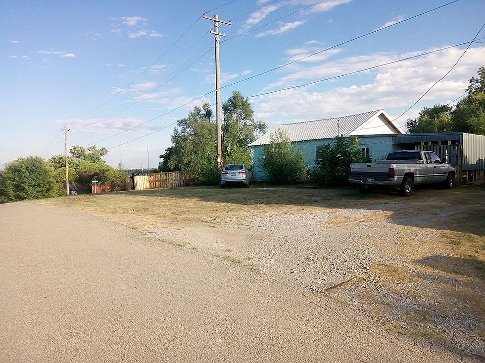 Lots of parking and carport 