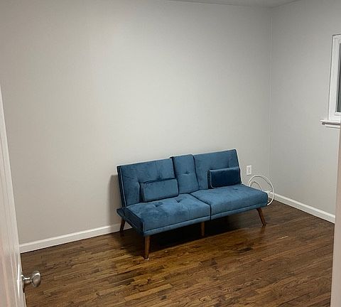 3rd image of 214 Quinlan Ave #1