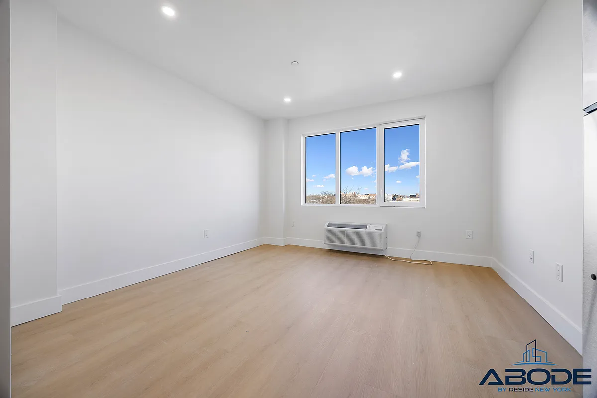 Building Photo - 102 E 53rd St #6B