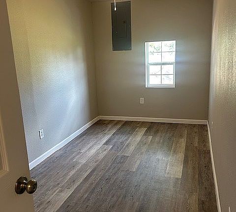 Small bedroom/office