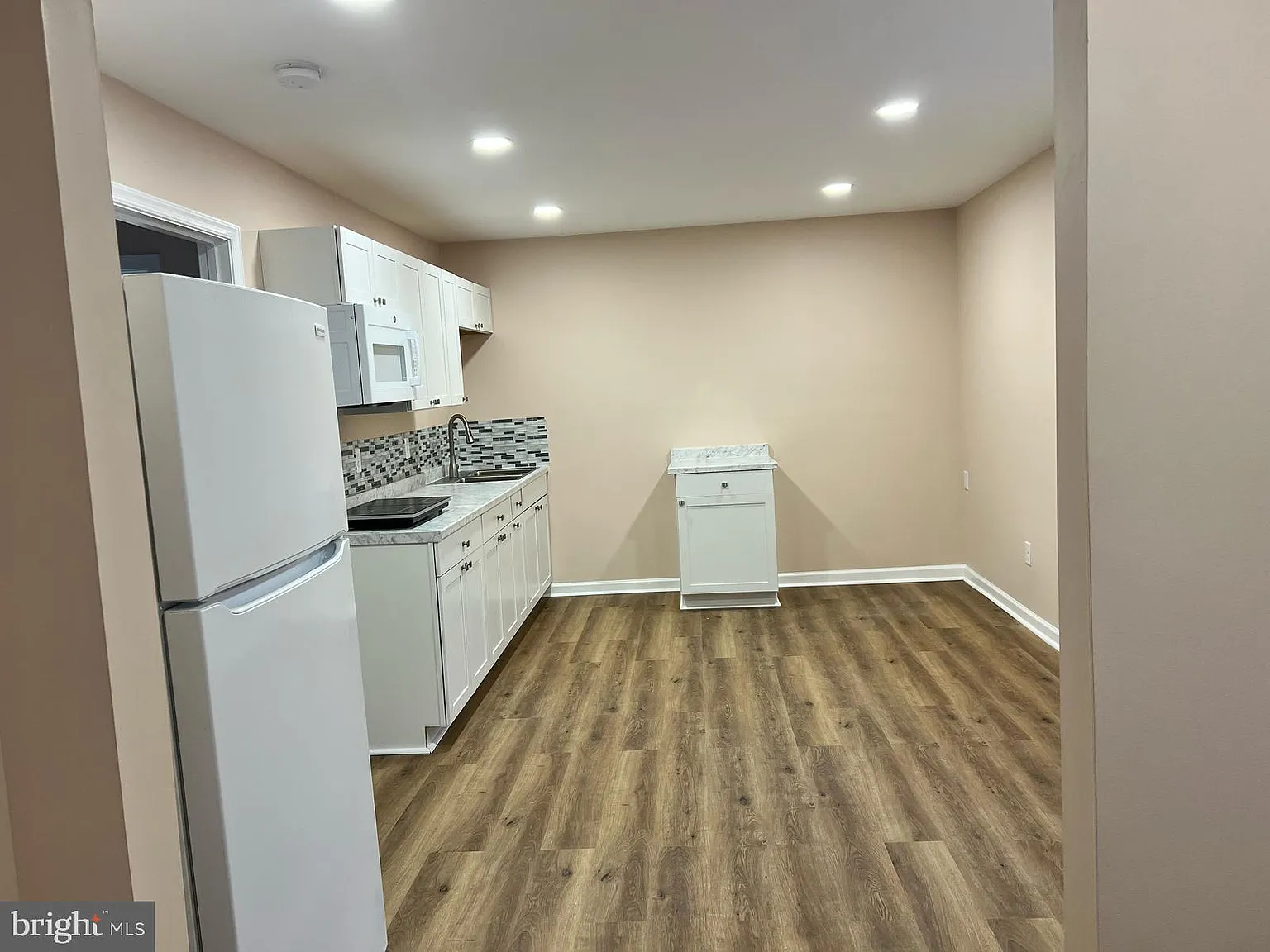 1 bed, 2642 sqft, $1,450 — Photo 3