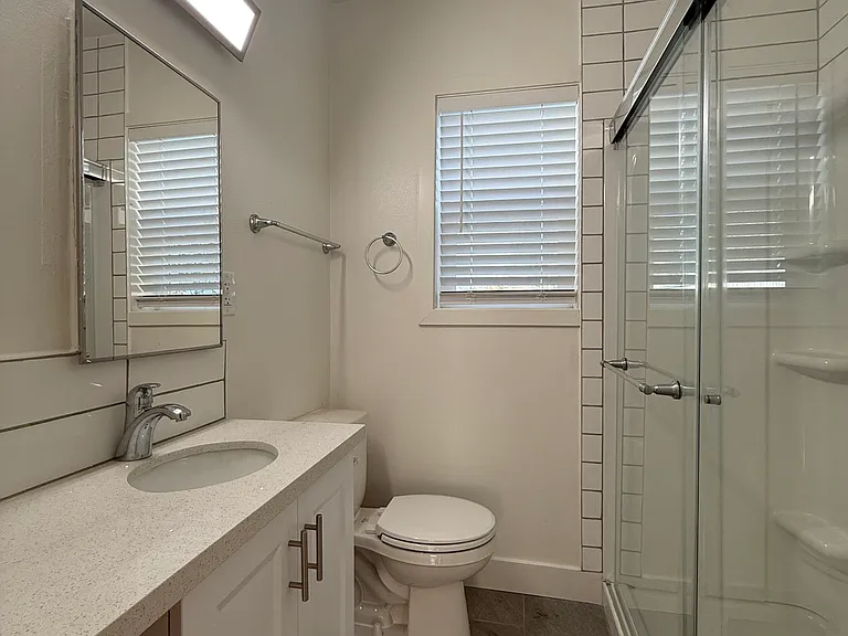 4441 NE Crystal Ln — Photo 17