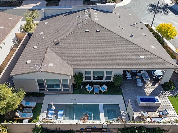 2nd image of 3016 Travesara Ave