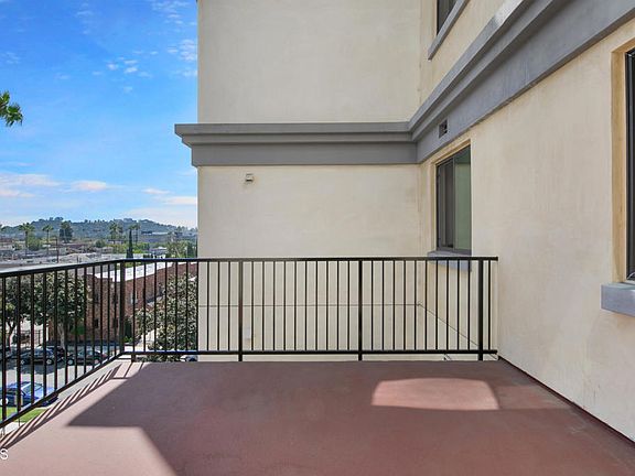 5th image of 124 W Colorado St #405