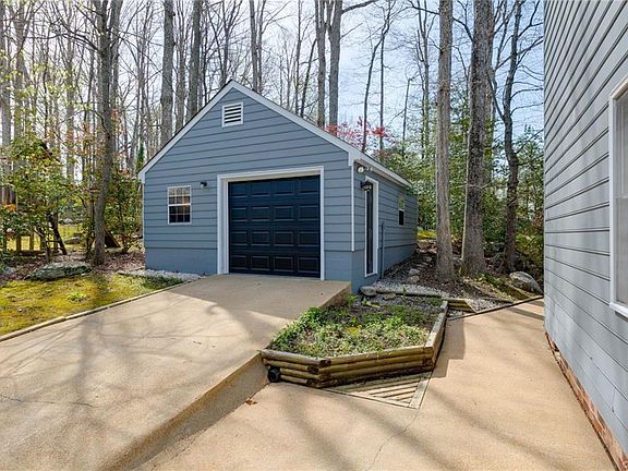 4th image of 9631 Woodstream Dr