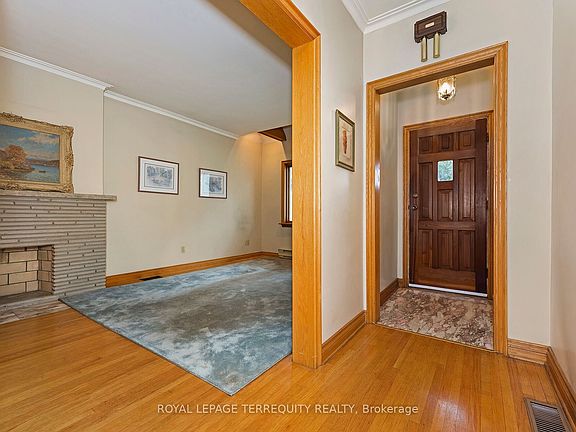 3rd image of 209 Caledonia Rd