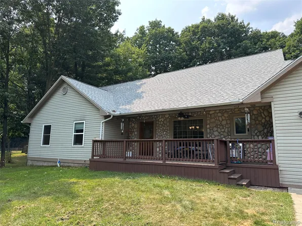 5435 Snow Den Trl, Columbiaville, MI 48421