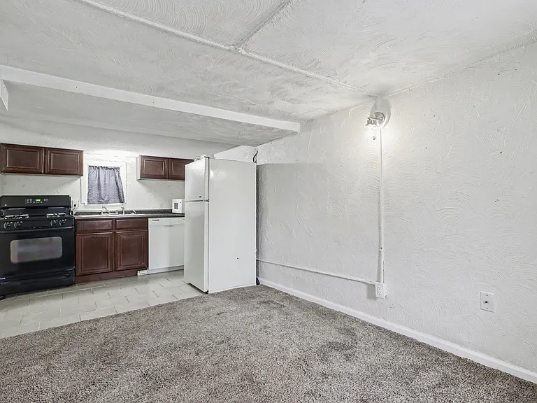 610 E Monument St — Photo 11