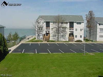 1st image of 250 W Lakeshore Dr