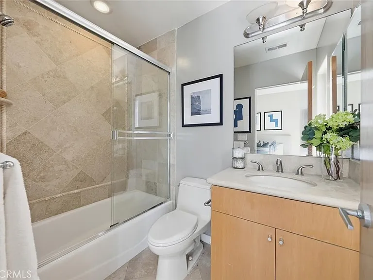 2406 Ocean Dr — Photo 19