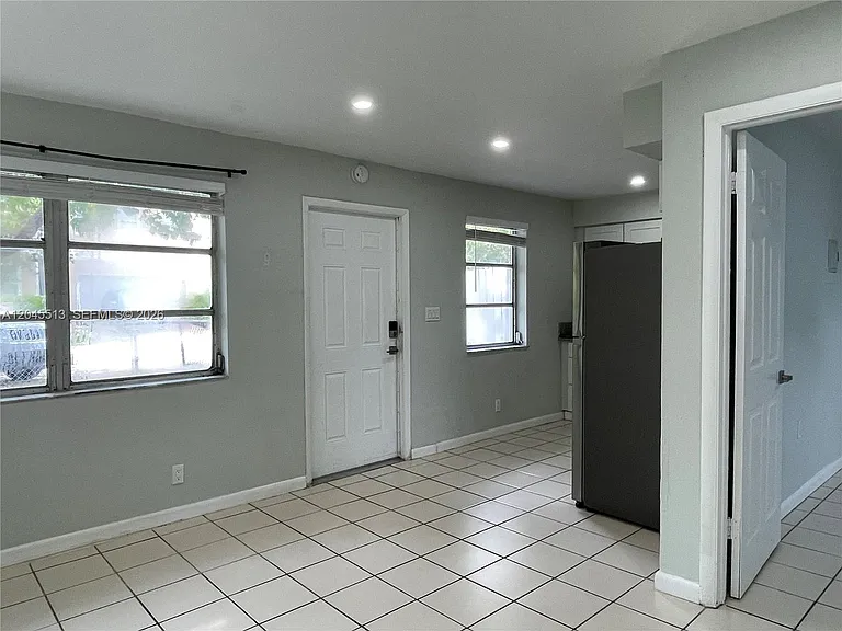 325 SW 14th Ct #C — Photo 5
