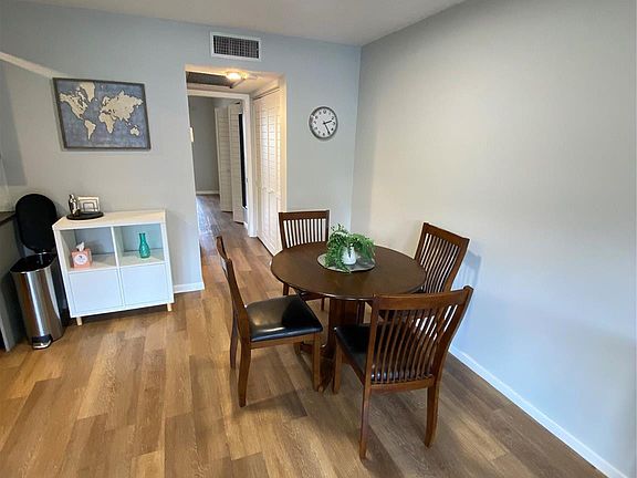 3rd image of 1023 Cambridge B #1023