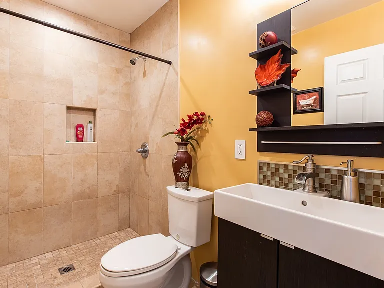 336 W Lexington Dr — Photo 22