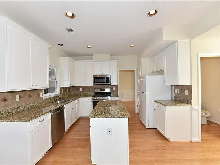 2515 Spring Grove Ct — Photo 12